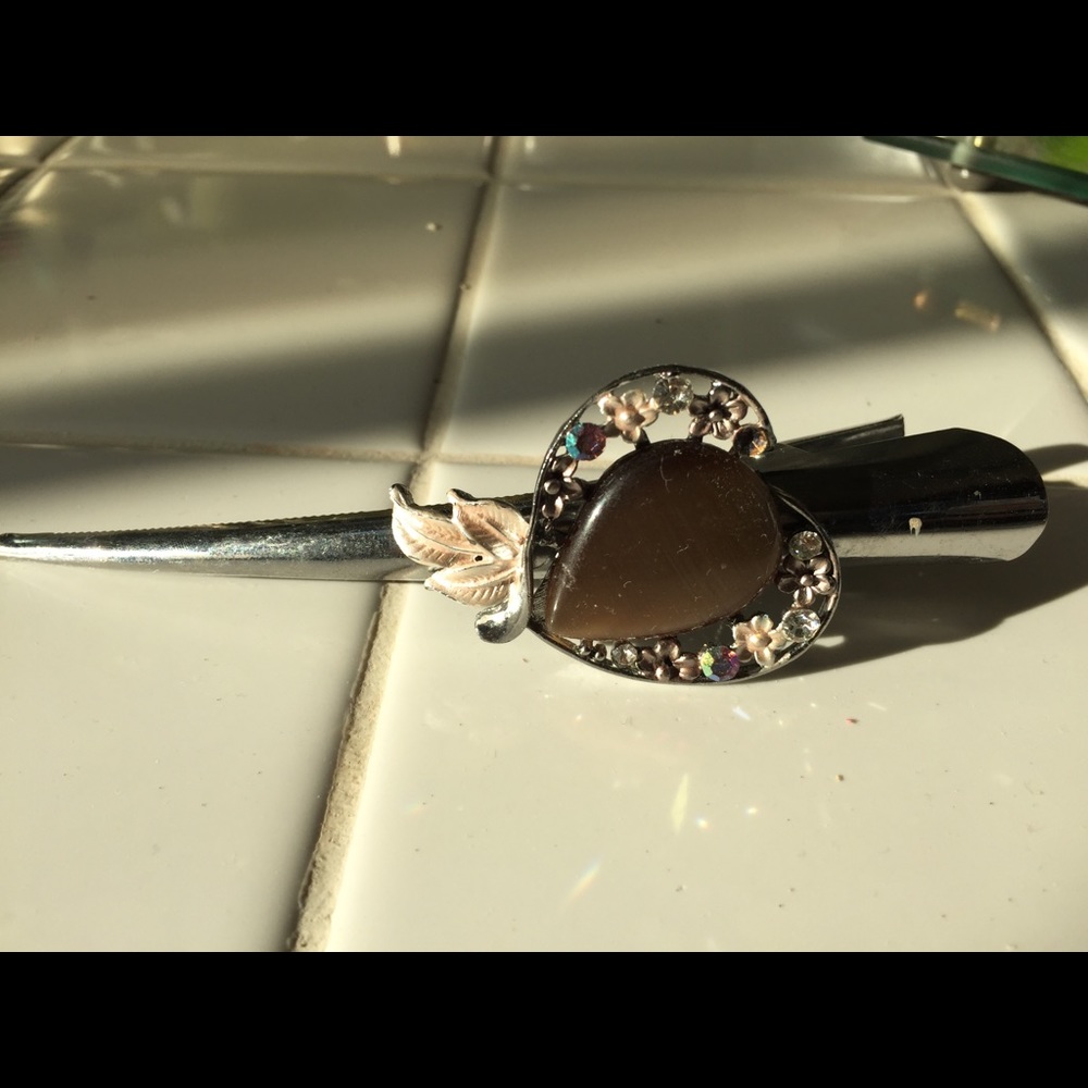 Elegant gem hair clip